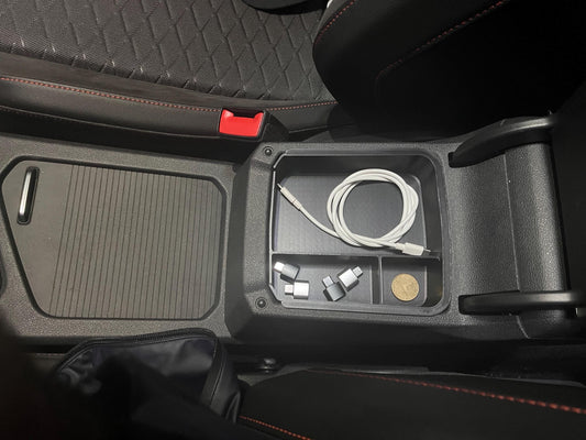 Storage tray for Seat Tarraco under the center armrest