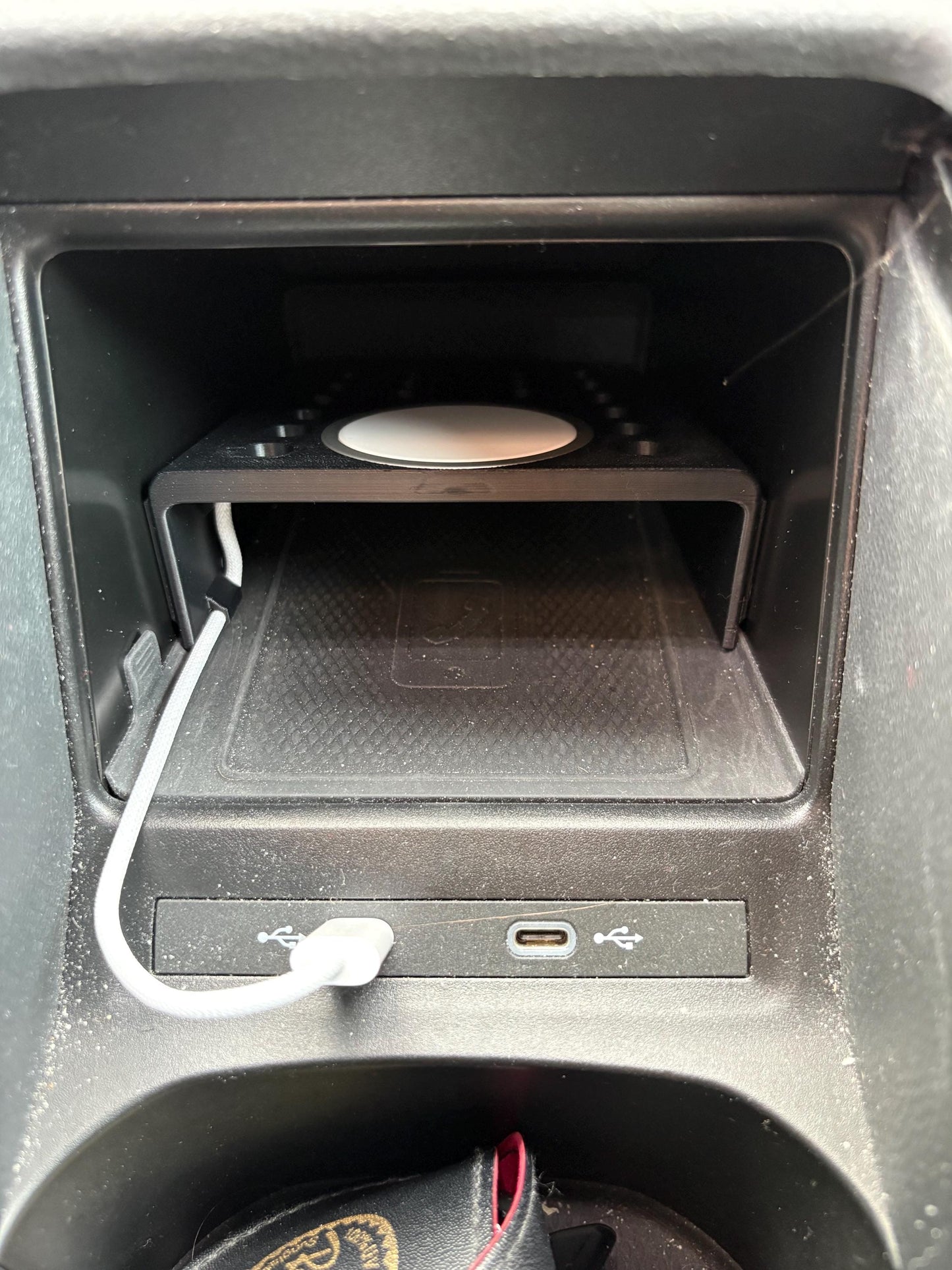 Phone charging tray fro Apple MagSafe para VW ID.4, ID.5. iPhone 17pro compatible
