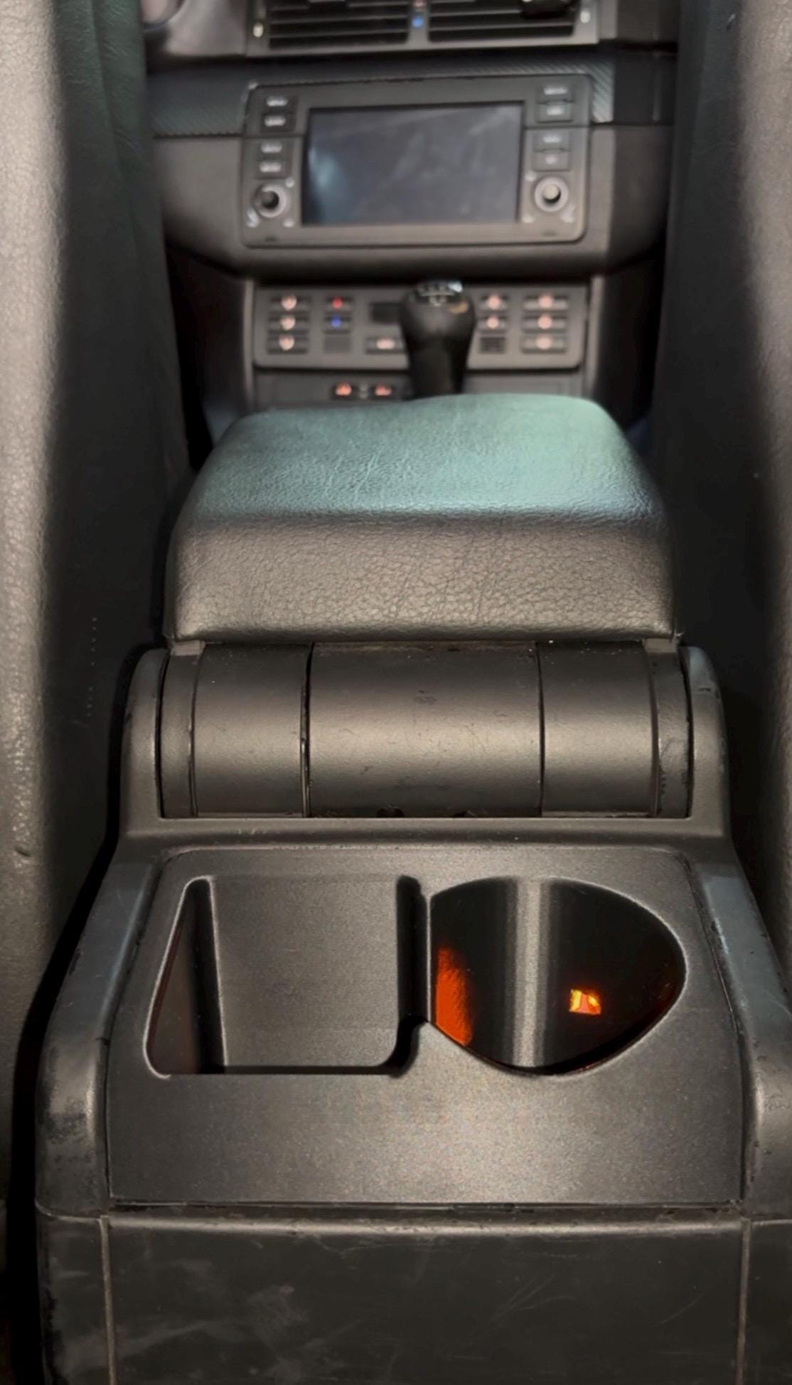 BMW E46 rearseats ashtray replacement  Super Easy Install